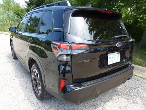 Used 2025 Subaru Forester Premium w/ Convenience Package #1 AWD/4WD image 7