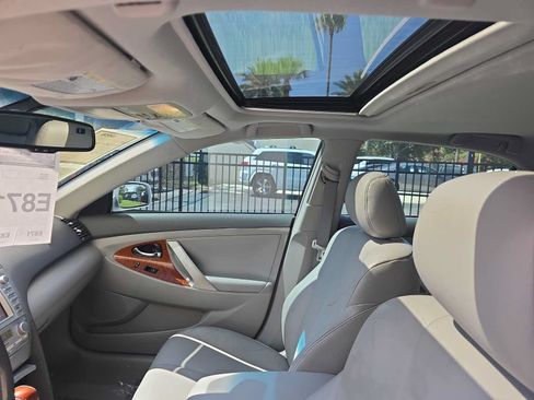 Used 2011 Toyota Camry XLE w/ SE/XLE Extra-Value Pkg FWD image 26