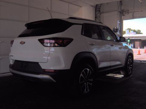 Used 2025 Chevrolet TrailBlazer LT AWD/4WD image 3