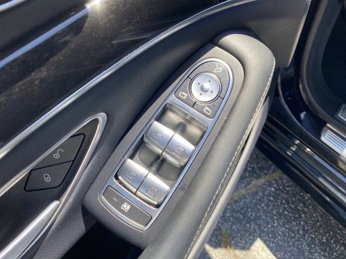 Used 2019 Mercedes-Benz S 560 Sedan image 23