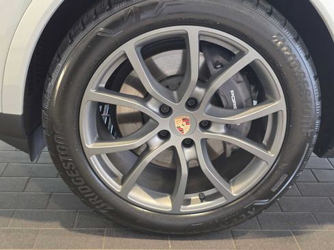 Used 2025 Porsche Cayenne Coupe AWD/4WD image 11