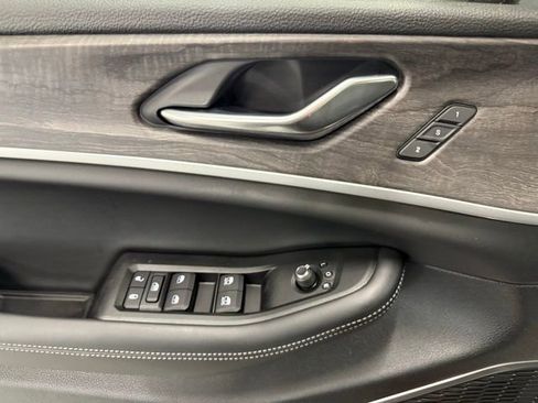 New 2025 Jeep Grand Cherokee L Limited w/ Luxury Tech Group II image 15