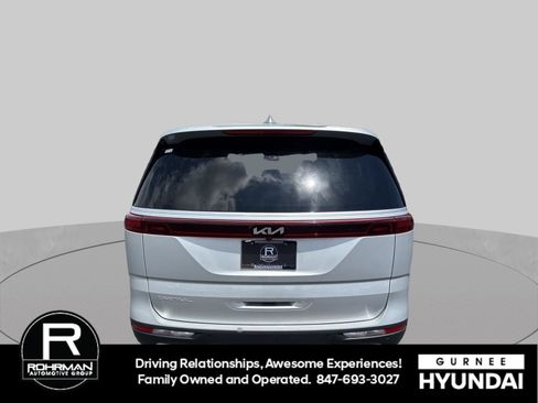 Used 2023 Kia Carnival LX FWD image 8