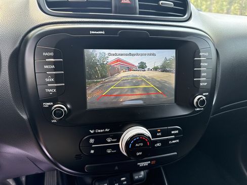 Used 2018 Kia Soul + FWD image 33