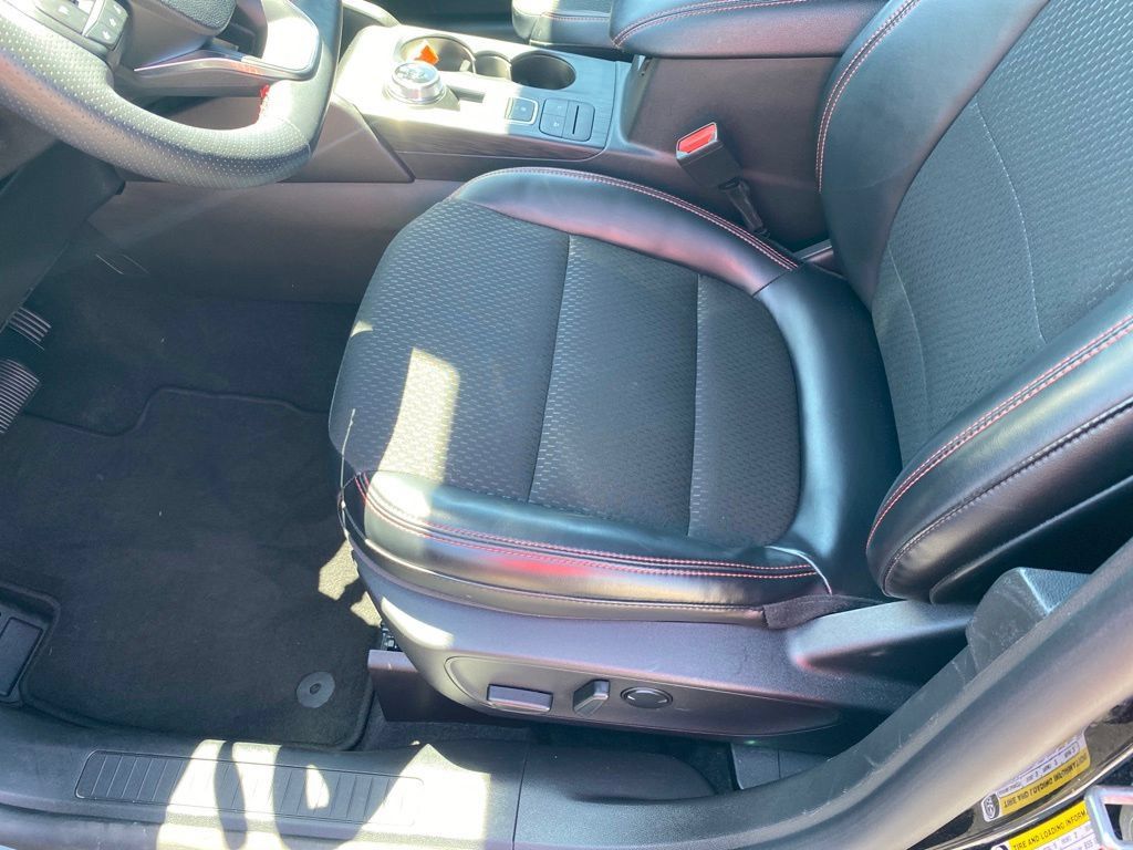 Used 2025 Ford Escape ST-Line AWD/4WD image 11