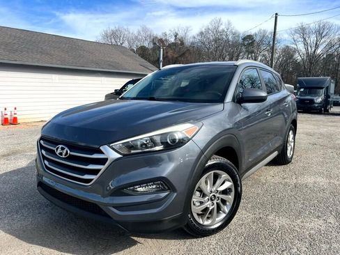 Used 2017 Hyundai Tucson SE image 1