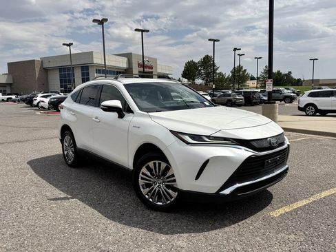Used 2021 Toyota Venza XLE w/ Softex Package AWD/4WD image 2