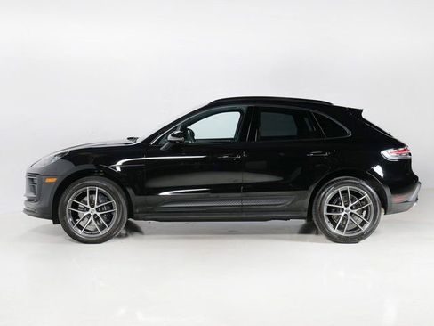 Certified 2025 Porsche Macan AWD/4WD image 2