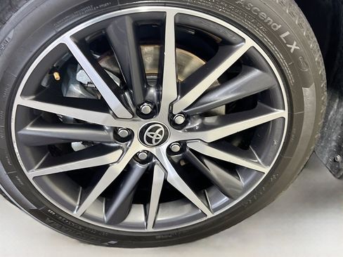 Used 2024 Toyota Camry XLE FWD image 14