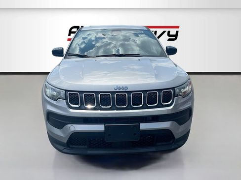 Used 2023 Jeep Compass Sport AWD/4WD image 2