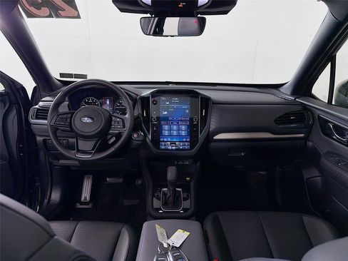 Used 2025 Subaru Forester Limited image 23