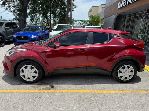 Used 2019 Toyota C-HR LE FWD image 5