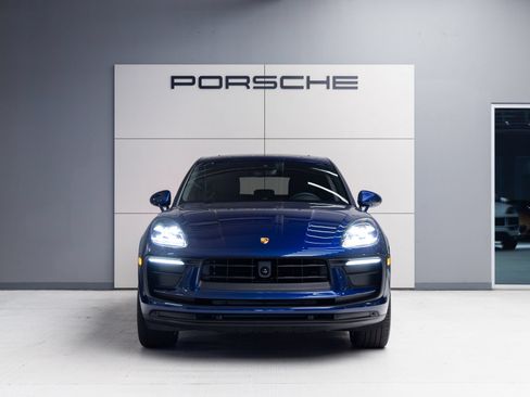 Certified 2026 Porsche Macan AWD/4WD image 10