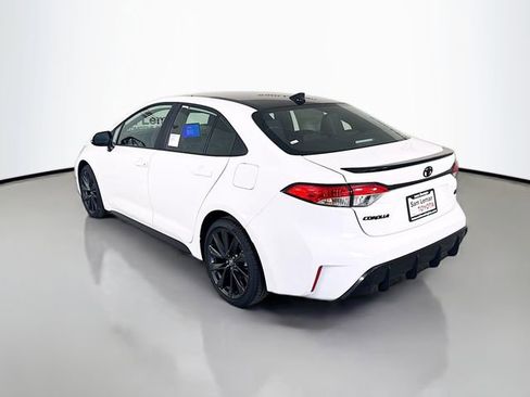 Used 2026 Toyota Corolla SE w/ SE Package image 5