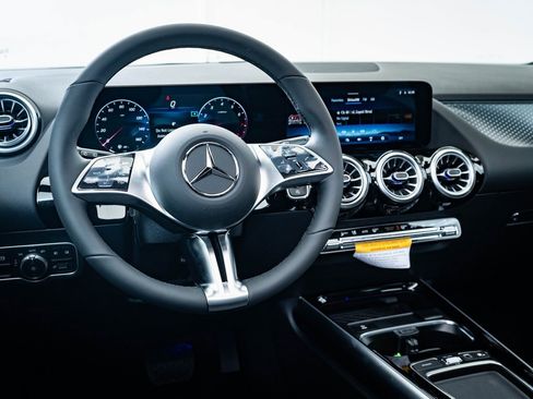 Certified 2025 Mercedes-Benz GLA 250 4MATIC image 4