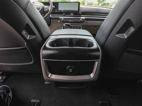 Used 2025 Kia Carnival FWD image 41