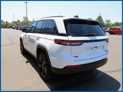 Used 2023 Jeep Grand Cherokee Limited w/ Luxury Tech Group II AWD/4WD image 5
