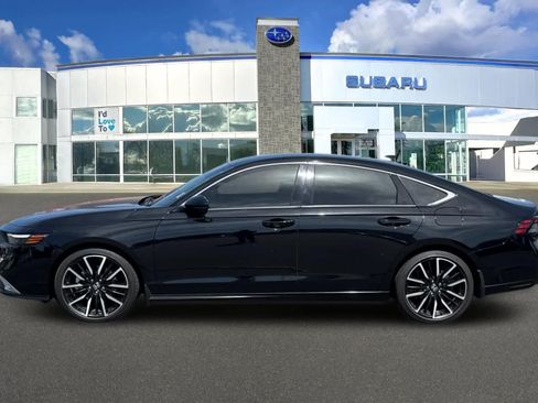 Used 2023 Honda Accord Touring image 9