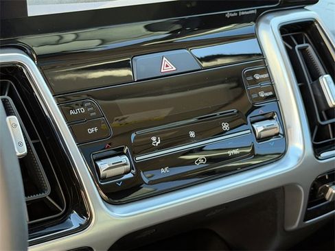 Used 2023 Kia Sorento SX image 27