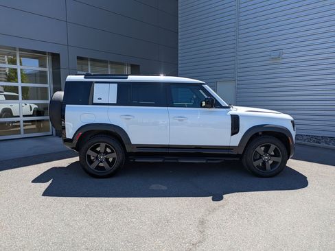 Certified 2022 Land Rover Defender 110 X-Dynamic HSE AWD/4WD image 5