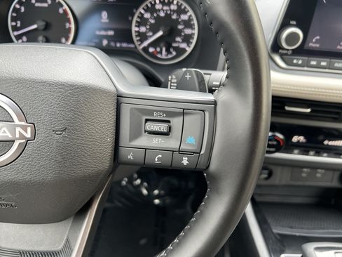 Used 2025 Nissan Rogue SV AWD/4WD image 26