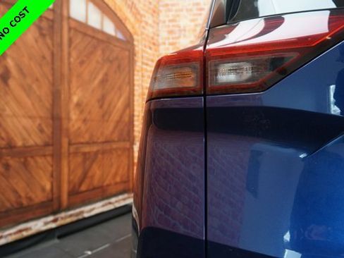 Used 2023 Nissan Rogue SV image 78