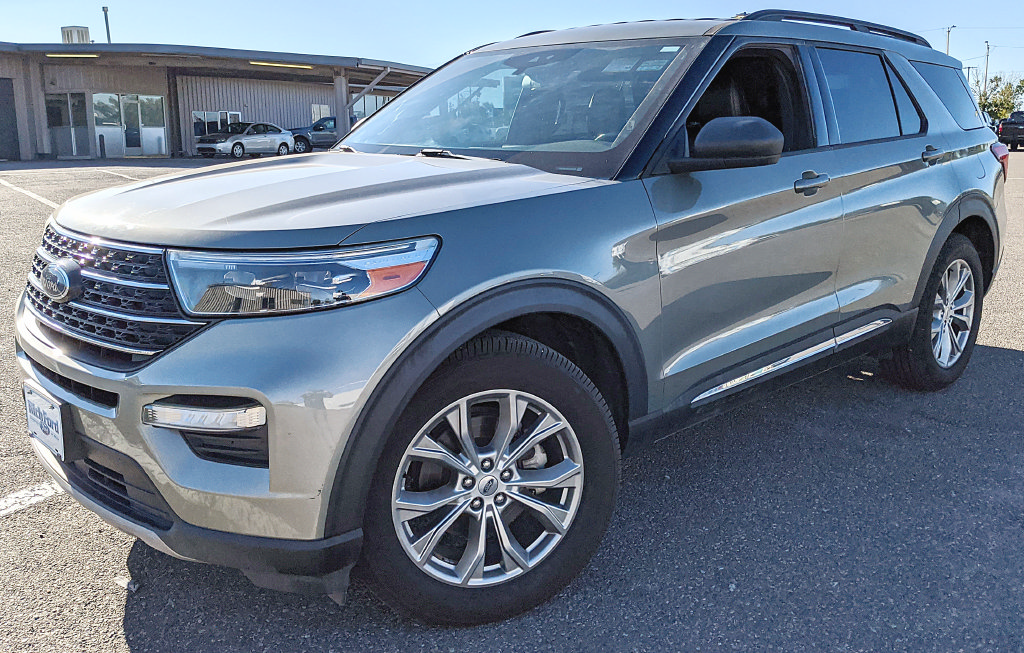 Used 2020 Ford Explorer XLT w/ Equipment Group 202A AWD/4WD image 6