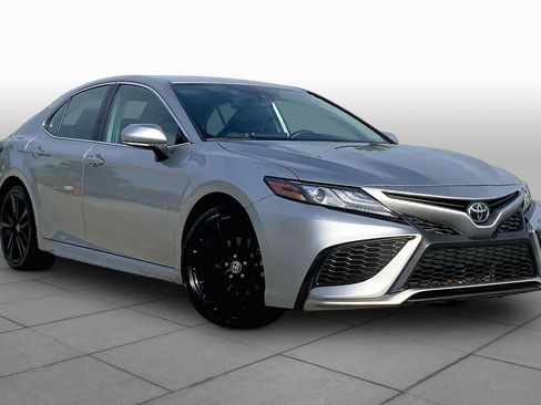 Used 2024 Toyota Camry XSE FWD image 3