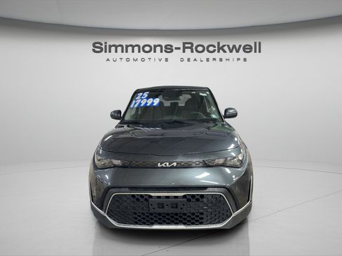 Used 2025 Kia Soul LX w/ LX Technology Package FWD image 8
