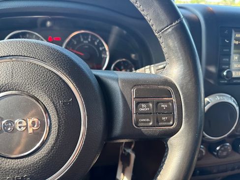 Used 2013 Jeep Wrangler Unlimited Sahara w/ Connectivity Group AWD/4WD image 37