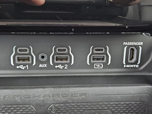 Used 2025 RAM 1500 Limited AWD/4WD image 23