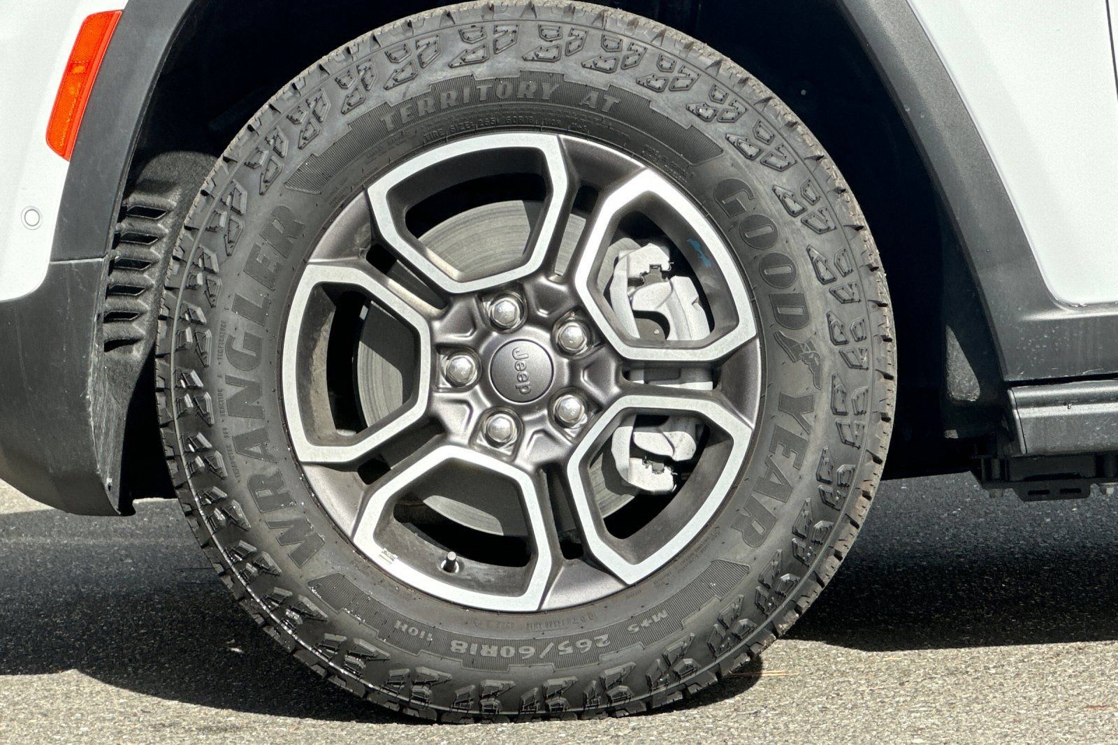 New 2023 Jeep Grand Cherokee Trailhawk w/ Advanced Protech Group II AWD/4WD image 25