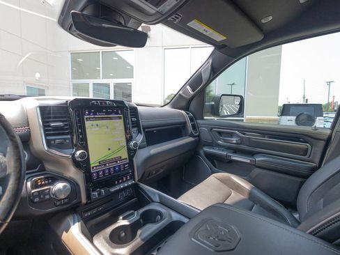 Used 2019 RAM 1500 Laramie AWD/4WD image 40