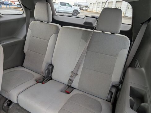 Used 2021 Chevrolet Traverse LT image 14