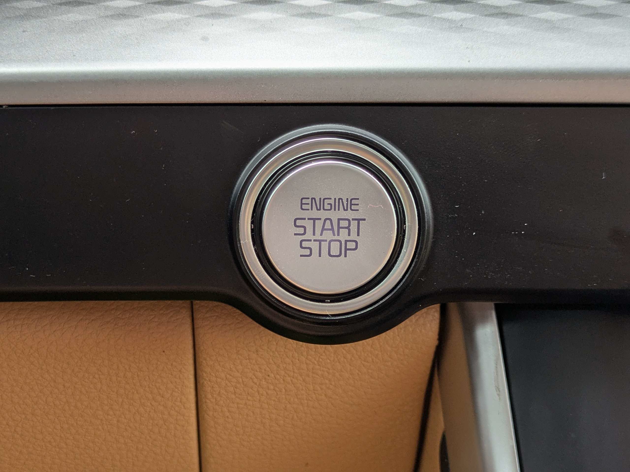 Certified 2022 Kia Carnival LX FWD image 28