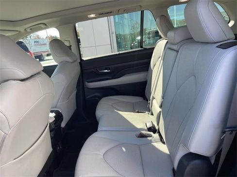 Used 2024 Toyota Grand Highlander Limited image 14