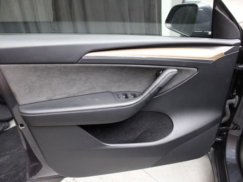 Used 2023 Tesla Model Y Long Range image 17