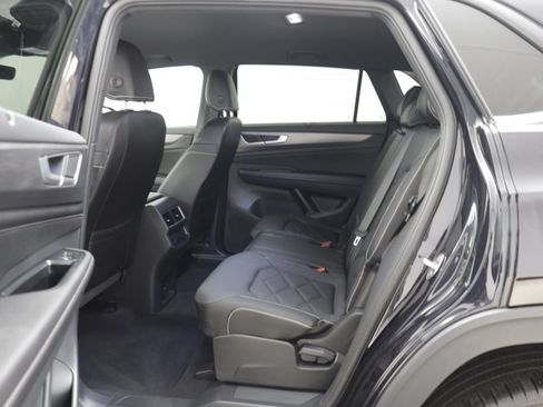 Certified 2024 Volkswagen Atlas Cross Sport SE AWD/4WD image 12