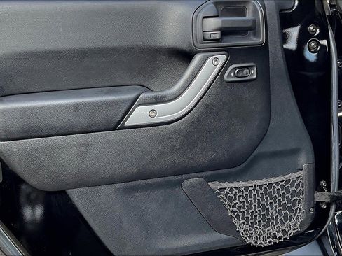 Used 2015 Jeep Wrangler Unlimited Sahara image 18