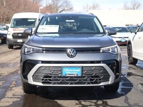 New 2026 Volkswagen Taos SE image 3