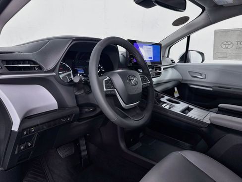 New 2026 Toyota Sienna XLE FWD image 13