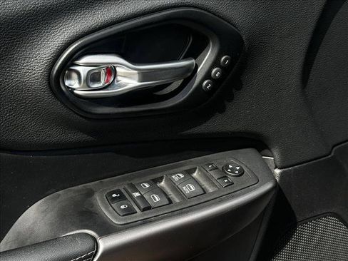 Used 2022 Jeep Cherokee Limited image 16