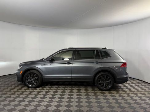 Used 2024 Volkswagen Tiguan SE w/ Panoramic Sunroof Package FWD image 9