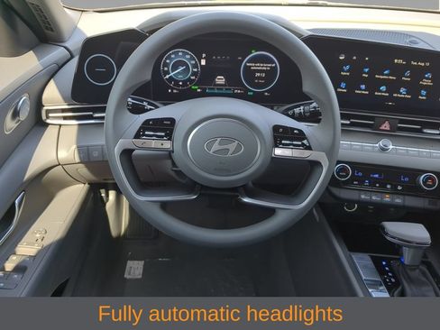 Used 2024 Hyundai Elantra Blue FWD image 11