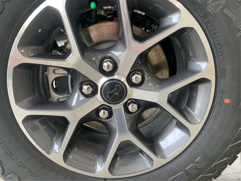 Used 2025 Jeep Wrangler Sport S image 22