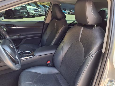Used 2022 Toyota Camry XLE image 13