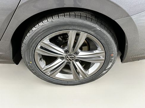 Used 2024 Volkswagen Jetta SE image 11