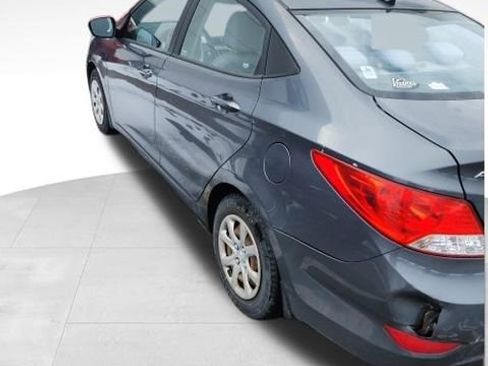 Used 2012 Hyundai Accent GLS image 7