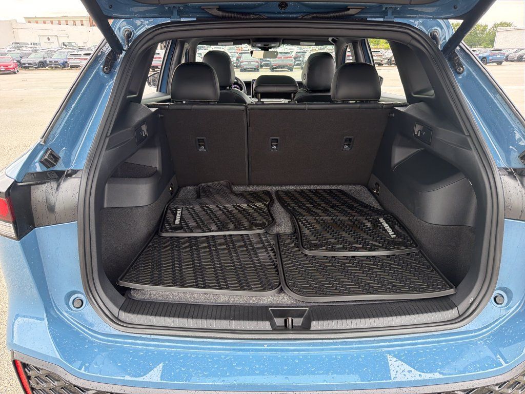 Certified 2026 Volkswagen Tiguan SE R-Line AWD/4WD image 27