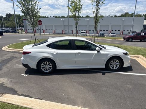 Used 2026 Toyota Camry LE w/ Convenience Package FWD image 3